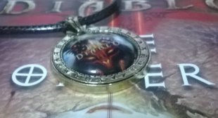 Медальон Diablo (Металл + стекло)