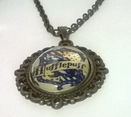 Брелок Harry Potter Hufflepuff 4х3 см. -   -  