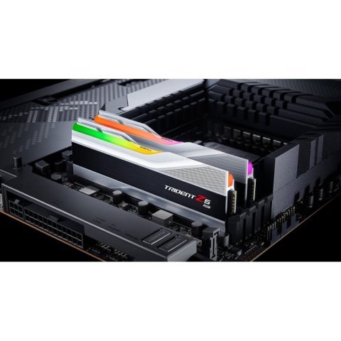 Модуль памяти для компьютера DDR5 32GB (2x16GB) 6000 MHz Trident Z5 NEO RGB Silver G.Skill (F5-6000J3040F16GX2-TZ5RS) - Нулевой остаток (Feed) - Нулевой остаток (Feed)